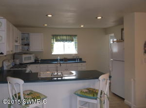 546 Maple St, Colon, MI 49040 photo 4