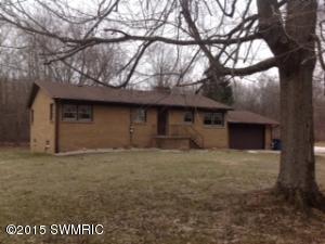 786 7th St, Plainwell, MI 49080 photo 1