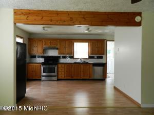 104 E Michigan St, Three Oaks, MI 49128 photo 2