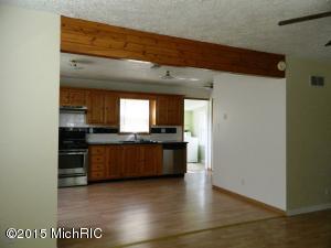 104 E Michigan St, Three Oaks, MI 49128 photo 3