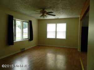104 E Michigan St, Three Oaks, MI 49128 photo 5