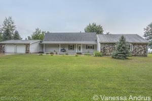 17191 E Suwanee Trl, Howard City, MI 49329 photo 1