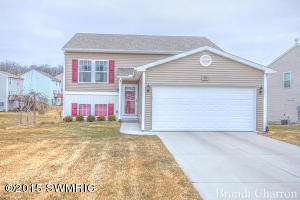11629 Barnsley Rd SE, Lowell, MI 49331 photo 1