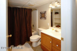 640 Glenview Cir, Plainwell, MI 49080 photo 18