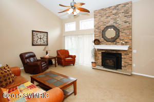 640 Glenview Cir, Plainwell, MI 49080 photo 4
