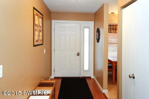 640 Glenview Cir, Plainwell, MI 49080 photo 3