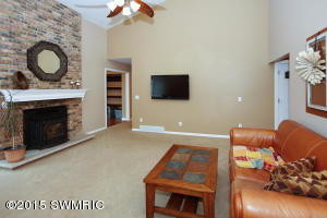640 Glenview Cir, Plainwell, MI 49080 photo 6