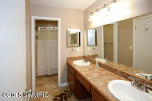 640 Glenview Cir, Plainwell, MI 49080 photo 12