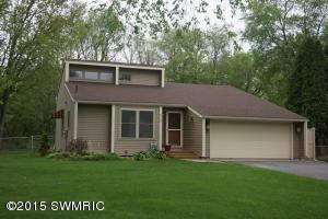 640 Glenview Cir, Plainwell, MI 49080 photo 1