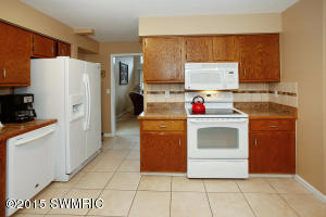 640 Glenview Cir, Plainwell, MI 49080 photo 8