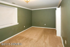 640 Glenview Cir, Plainwell, MI 49080 photo 16