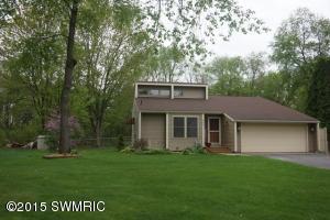 640 Glenview Cir, Plainwell, MI 49080 photo 2
