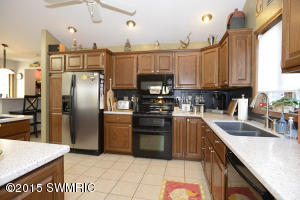 237 Deer Run Dr, Plainwell, MI 49080 photo 3
