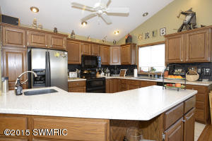 237 Deer Run Dr, Plainwell, MI 49080 photo 2