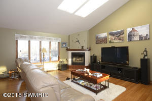 237 Deer Run Dr, Plainwell, MI 49080 photo 4