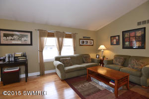 342 12th St, Plainwell, MI 49080 photo 3