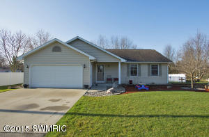 342 12th St, Plainwell, MI 49080 photo 1
