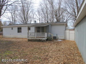 279 13th St, Plainwell, MI 49080 photo 2