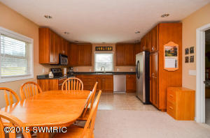 654 E State St, Belding, MI 48809 photo 6