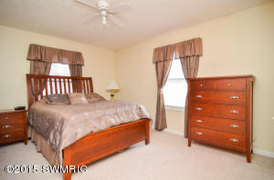 654 E State St, Belding, MI 48809 photo 12