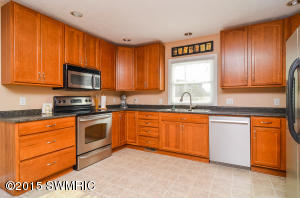 654 E State St, Belding, MI 48809 photo 7