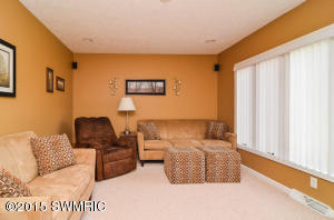 654 E State St, Belding, MI 48809 photo 4
