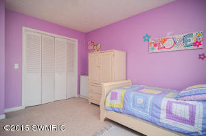 654 E State St, Belding, MI 48809 photo 16
