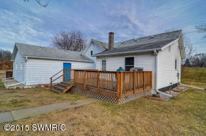 654 E State St, Belding, MI 48809 photo 2