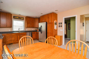 654 E State St, Belding, MI 48809 photo 11