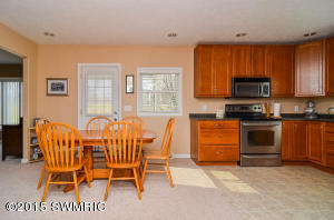 654 E State St, Belding, MI 48809 photo 10