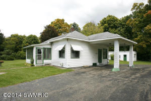413 E St Joseph St, Lawrence, MI 49064 photo 1