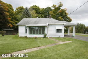 413 E St Joseph St, Lawrence, MI 49064 photo 2