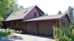 10522 N Riverview Dr, Plainwell, MI 49080 photo 2