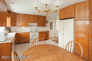 235 N Sunset St, Plainwell, MI 49080 photo 5