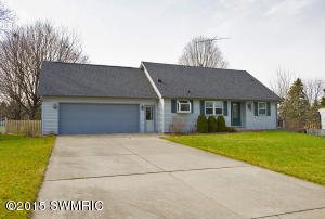 235 N Sunset St, Plainwell, MI 49080 photo 1