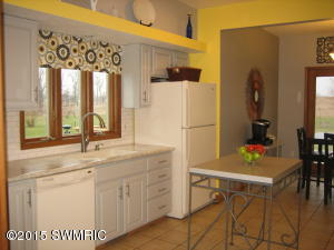 21402 Division Dr, Marshall, MI 49068 photo 4