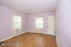 263 E Oak Grove Ave, Parchment, MI 49004 photo 3