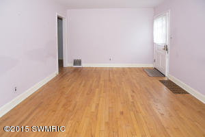 263 E Oak Grove Ave, Parchment, MI 49004 photo 2