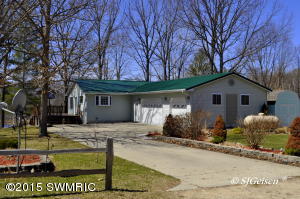 23833 Lake Dr, Sears, MI 49679 photo 2