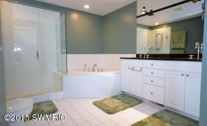 243 Riverfront St, Spring Lake, MI 49456 photo 9