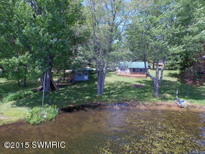 594 W Newaygo Dr, White Cloud, MI 49349 photo 4