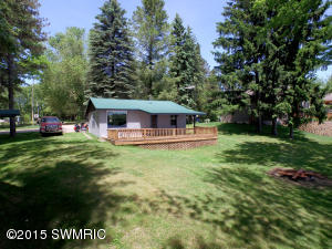 594 W Newaygo Dr, White Cloud, MI 49349 photo 1