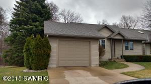 17952 River Bluff Dr, Big Rapids, MI 49307 photo 1