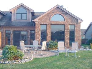 118 Harbor Dr, Ludington, MI 49431 photo 1