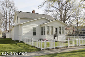 314 E Wheeler St, Three Rivers, MI 49093 photo 2