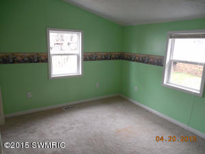 706 Lakeside Dr, Stanton, MI 48888 photo 9