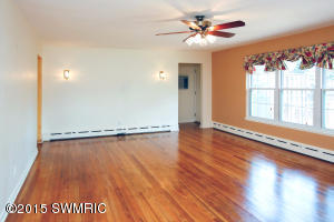 112 West St, Plainwell, MI 49080 photo 3