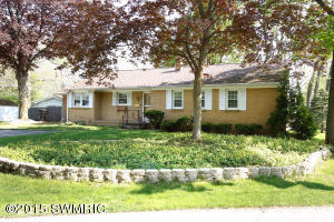 112 West St, Plainwell, MI 49080 photo 1