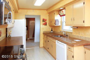 112 West St, Plainwell, MI 49080 photo 5