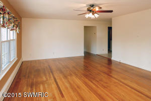 112 West St, Plainwell, MI 49080 photo 4